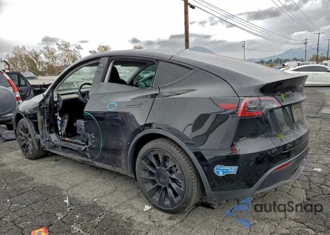 2021 Tesla Model Y z USA, uszkodzony, nr VIN 5YJYGAEE6MF160108